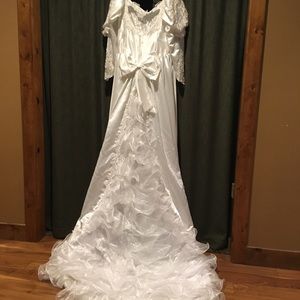 Beautiful wedding dress!